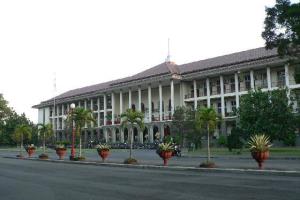 Study in Indonesia: Top Universities, Cities, Rankings, Fees & Visa ...