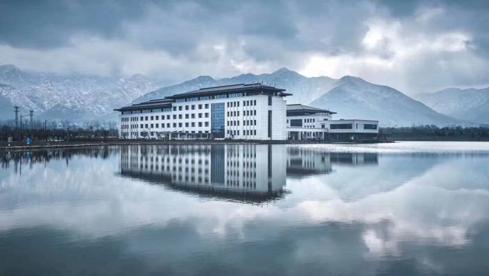 Qinling Mountain and Qixiang Building