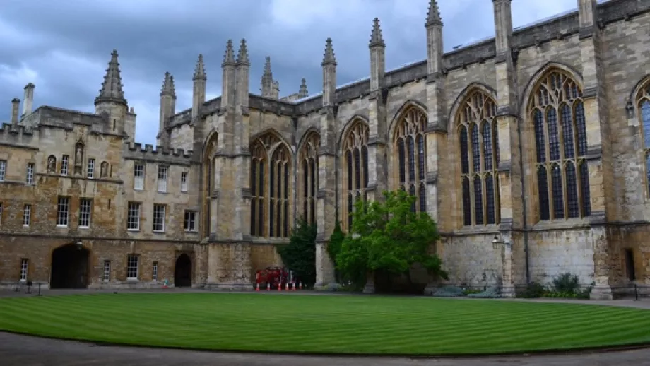 7 Reasons Why Oxford is Better Than Cambridge | Top Universities
